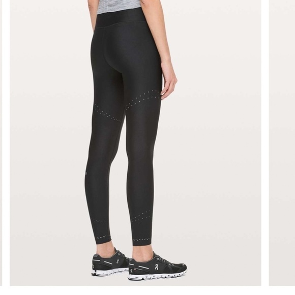 LULULEMON Zoned in tight Size 4 Black 27"  length - Picture 3 of 12